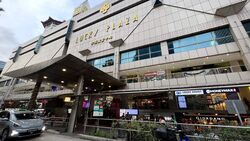 Lucky Plaza (D9), Retail #495098791